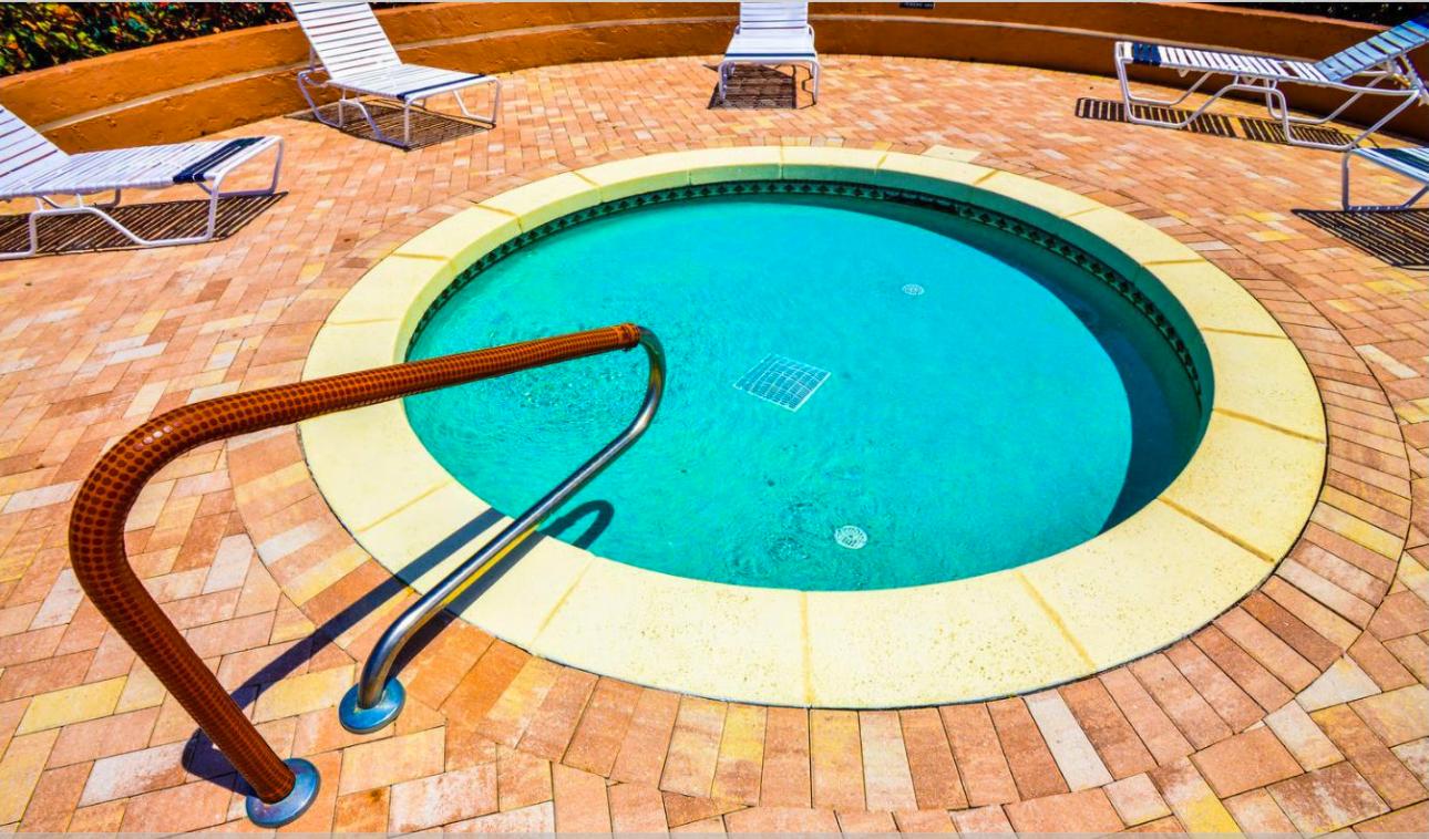 WINDWARD ISLE - Residential