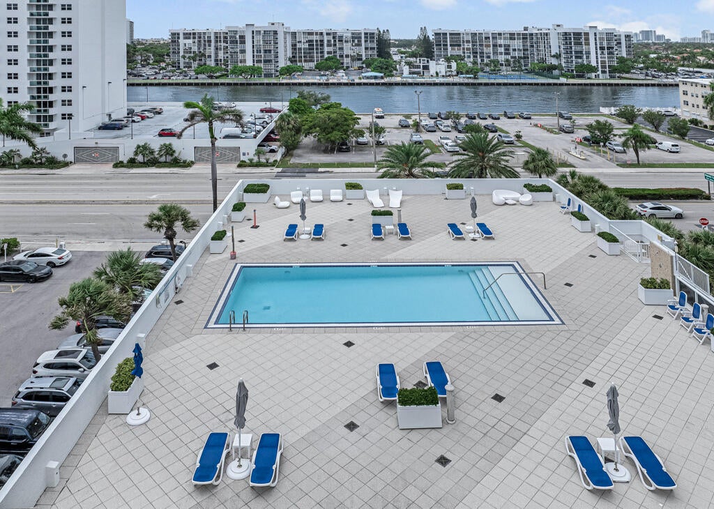 2751 S Ocean Drive 1008
