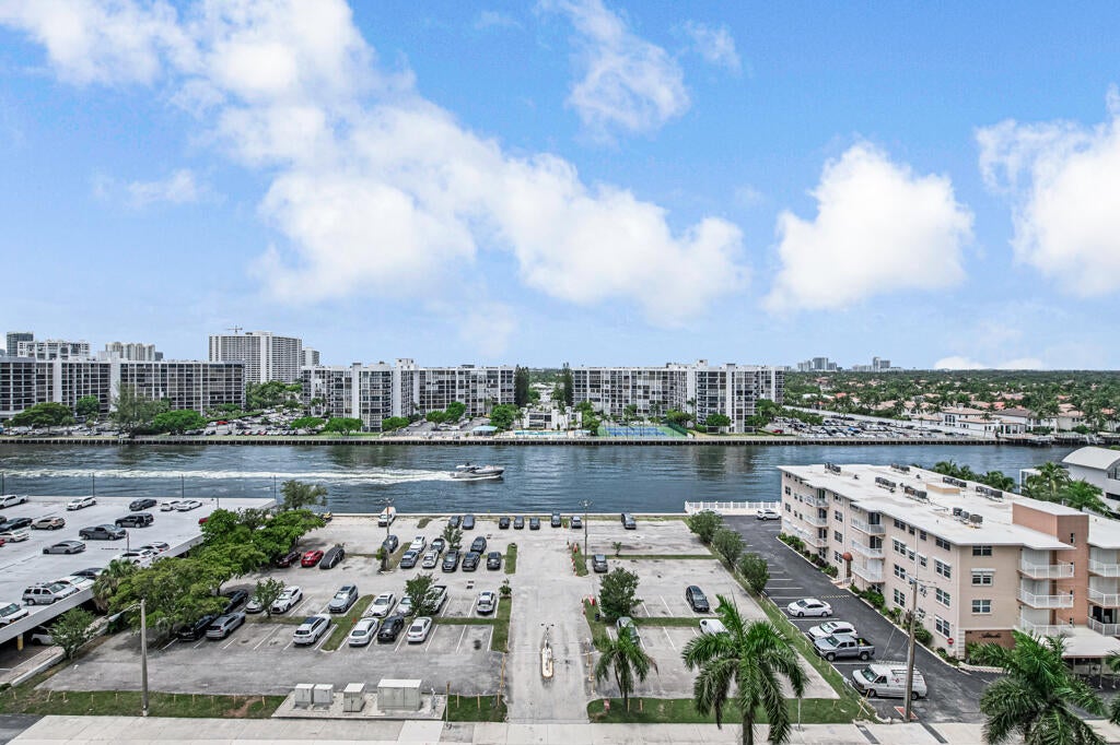2751 S Ocean Drive 1008