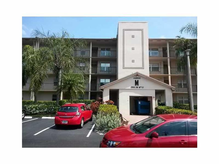 WELL-KEPT AND SPACIOUS 1 BEDROOM 1.5 BATH GARDEN VIEW UNIT IN IVANHOE- CENTURY VILLAGE. LARGE WALK IN CLOSET WITH PLENTY OF STORAGE; WASHER AND DRYER INSIDE THE UNIT. HOA ASSOCIATION INCLUDES WATER, INTERNET AND CABLE. CENTURY VILLAGE HAS PLENTY OF CONVENIENCES AND AMENITIES! FROM A SHUTTLE BUS, 18 HOLE GOLF COURSE, SWIMMING POOLS, SHUFFLE BOARD, HOBBY CLASSES, THEATER, TENNIS AND SO MUCH MORE! 55 + AGE COMMUNITY.