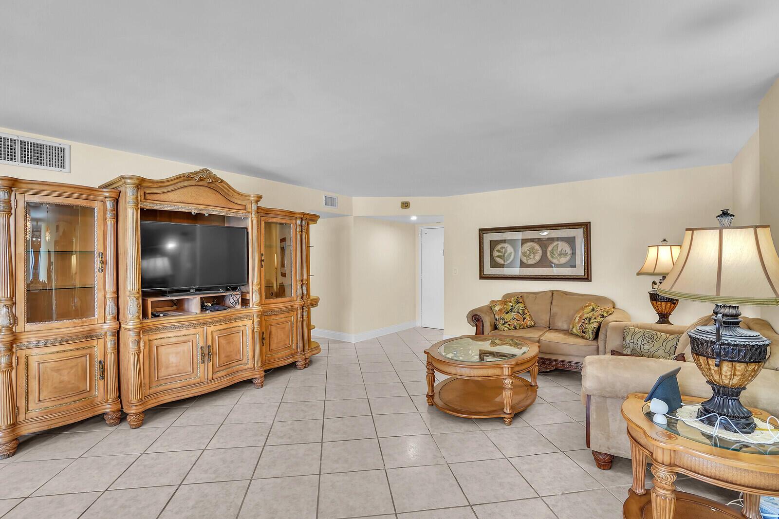 1000 S Ocean Boulevard 17b, Pompano Beach, FL, 33062/$400,000 3 1000 S Ocean Boulevard 17b