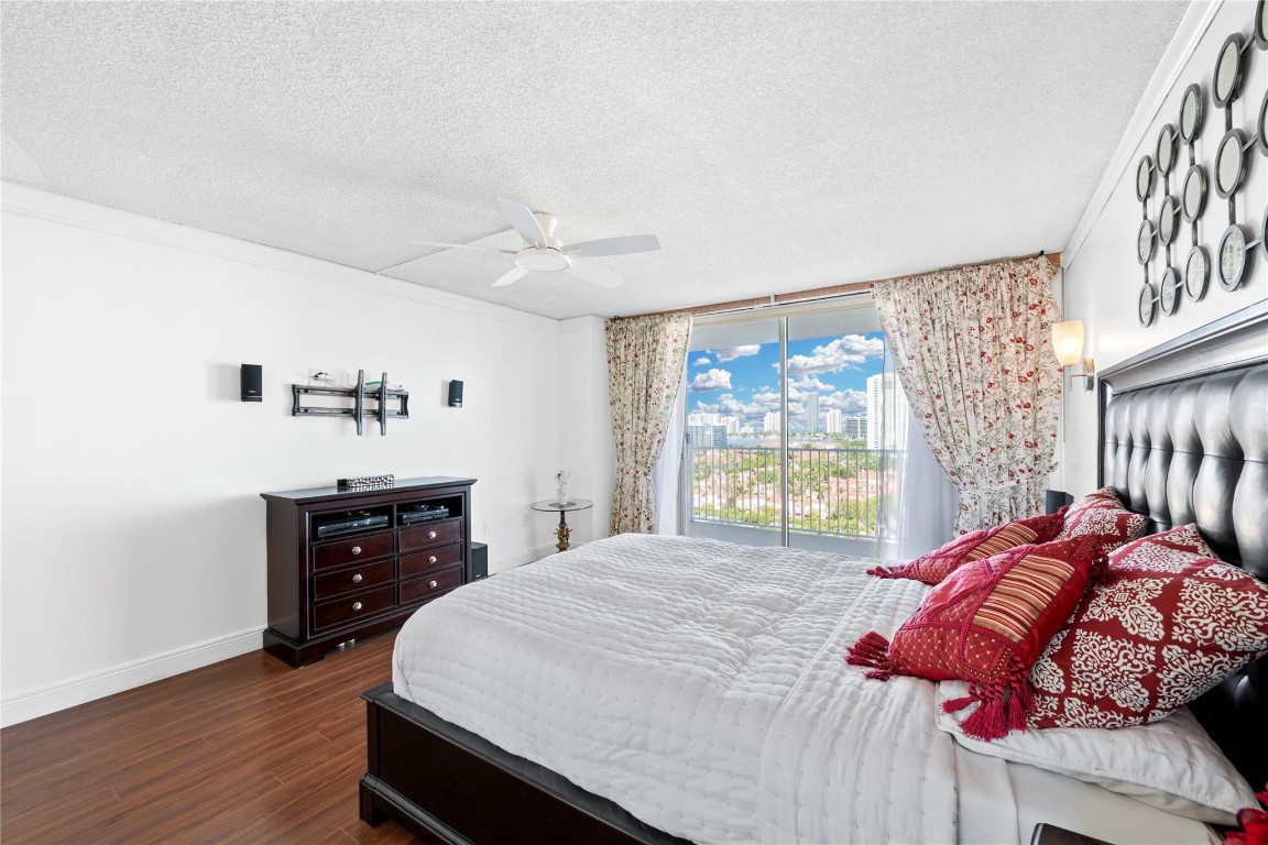 ADMIRALS PORT CONDO - Residential