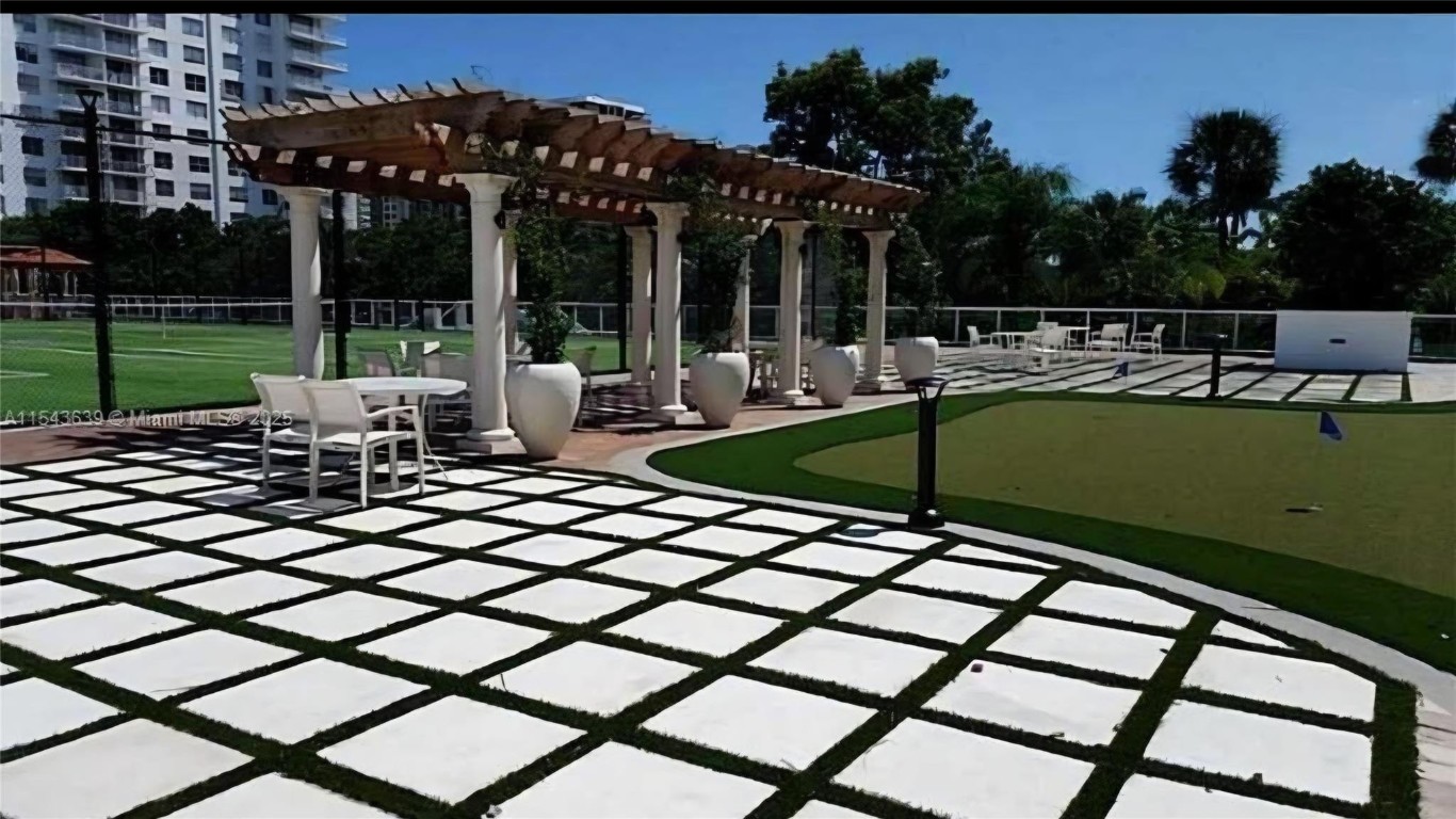 ADMIRALS PORT CONDO - Residential