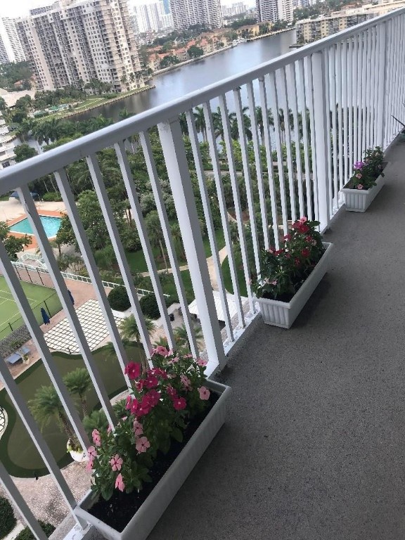 ADMIRALS PORT CONDO - Residential