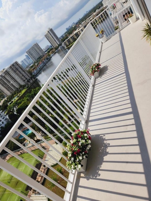 ADMIRALS PORT CONDO - Residential