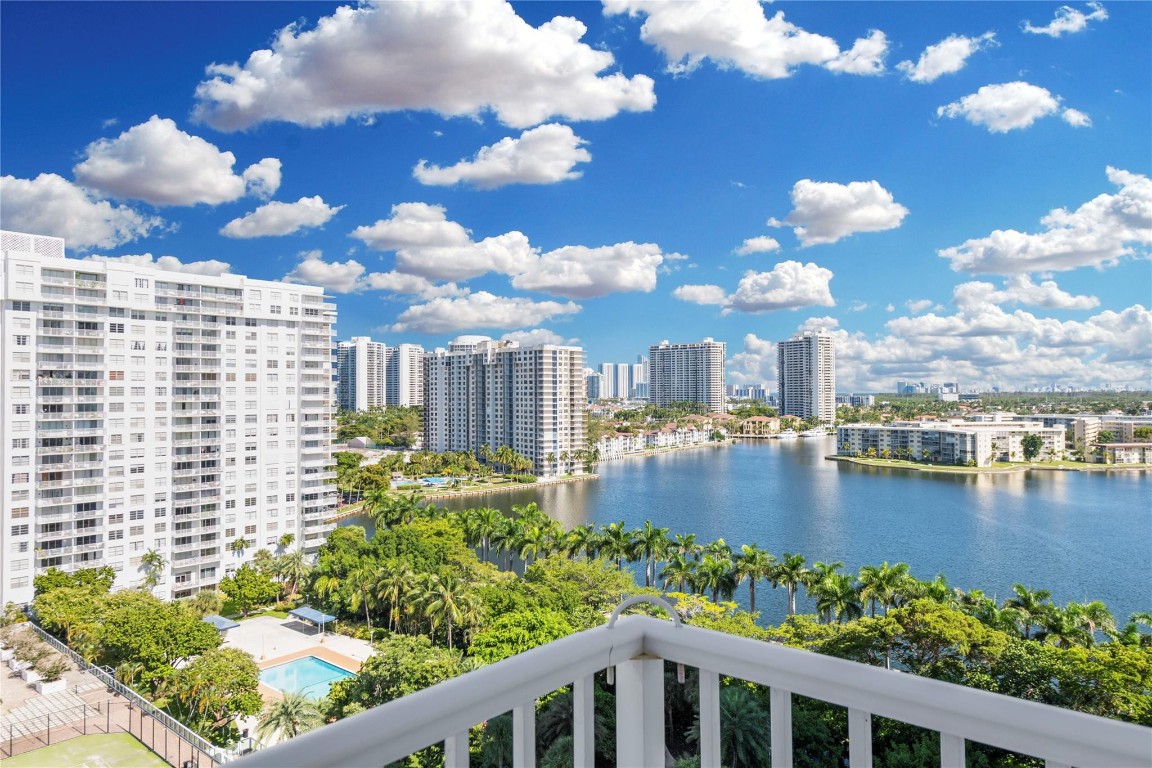 ADMIRALS PORT CONDO - Residential