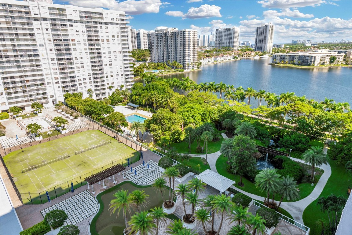 ADMIRALS PORT CONDO - Residential
