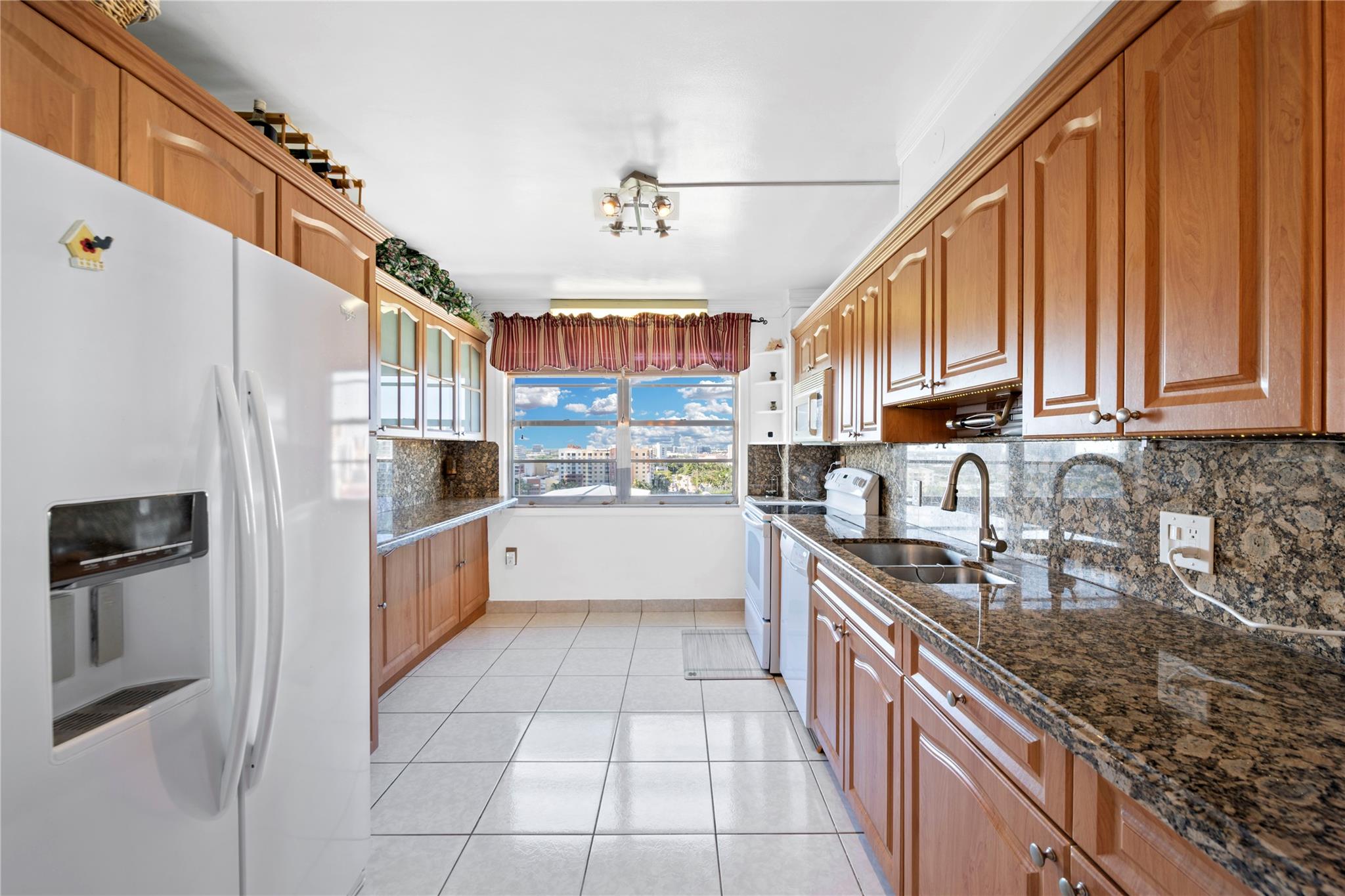 ADMIRALS PORT CONDO - Residential