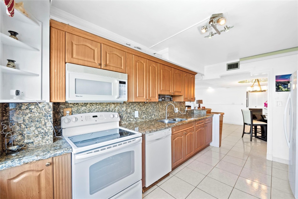 ADMIRALS PORT CONDO - Residential