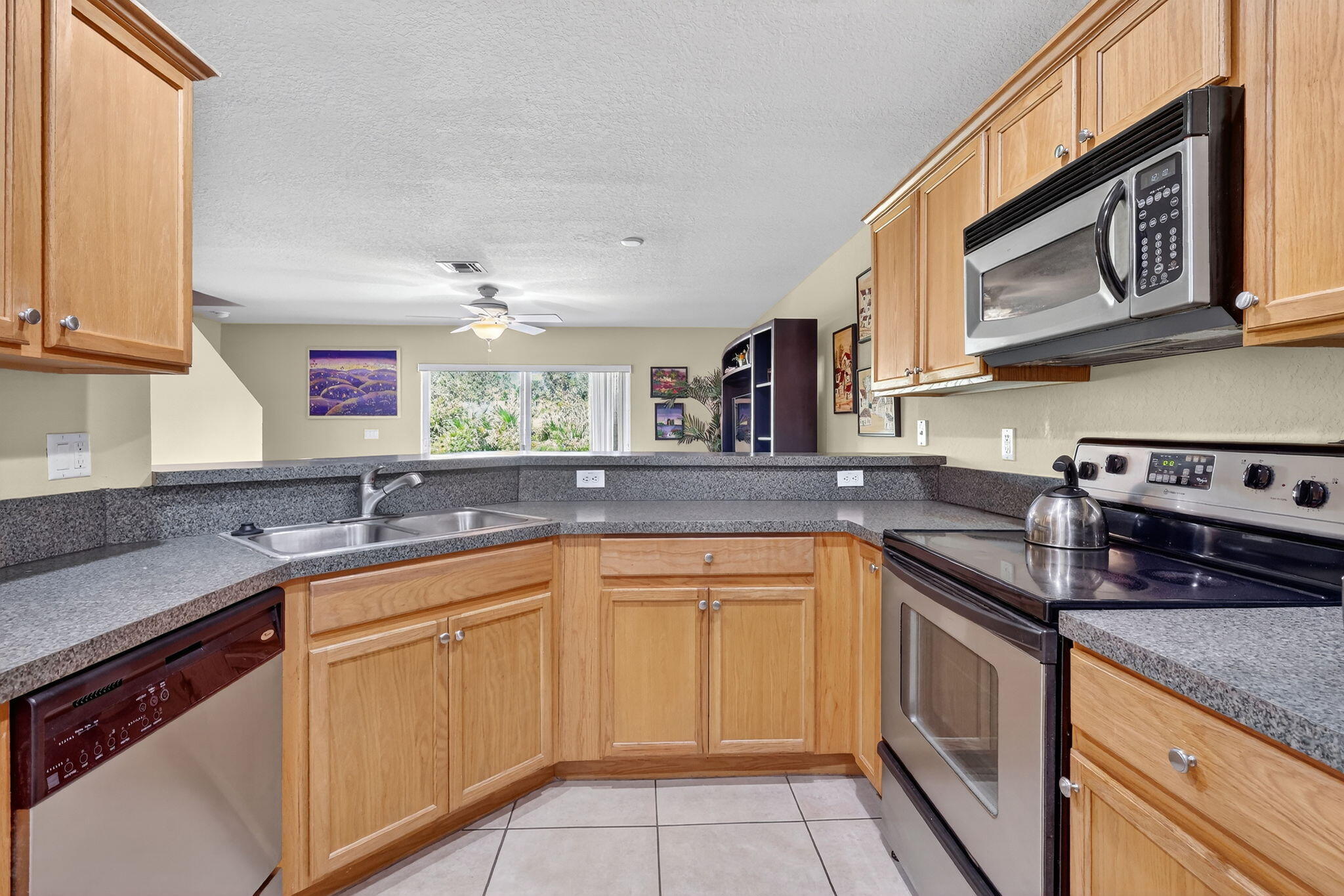 LEXINGTON LAKES - Residential Lease