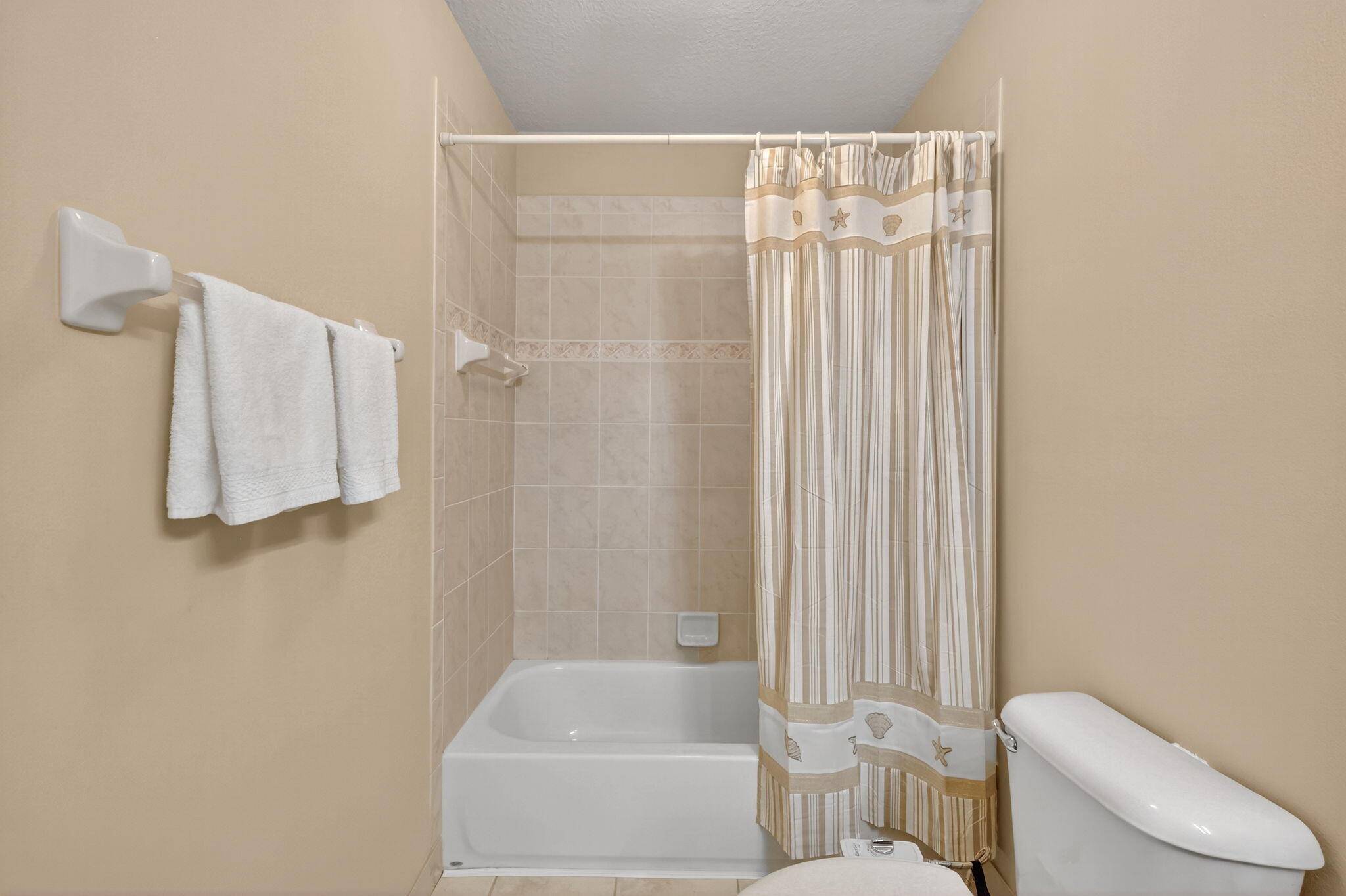 LEXINGTON LAKES - Residential Lease