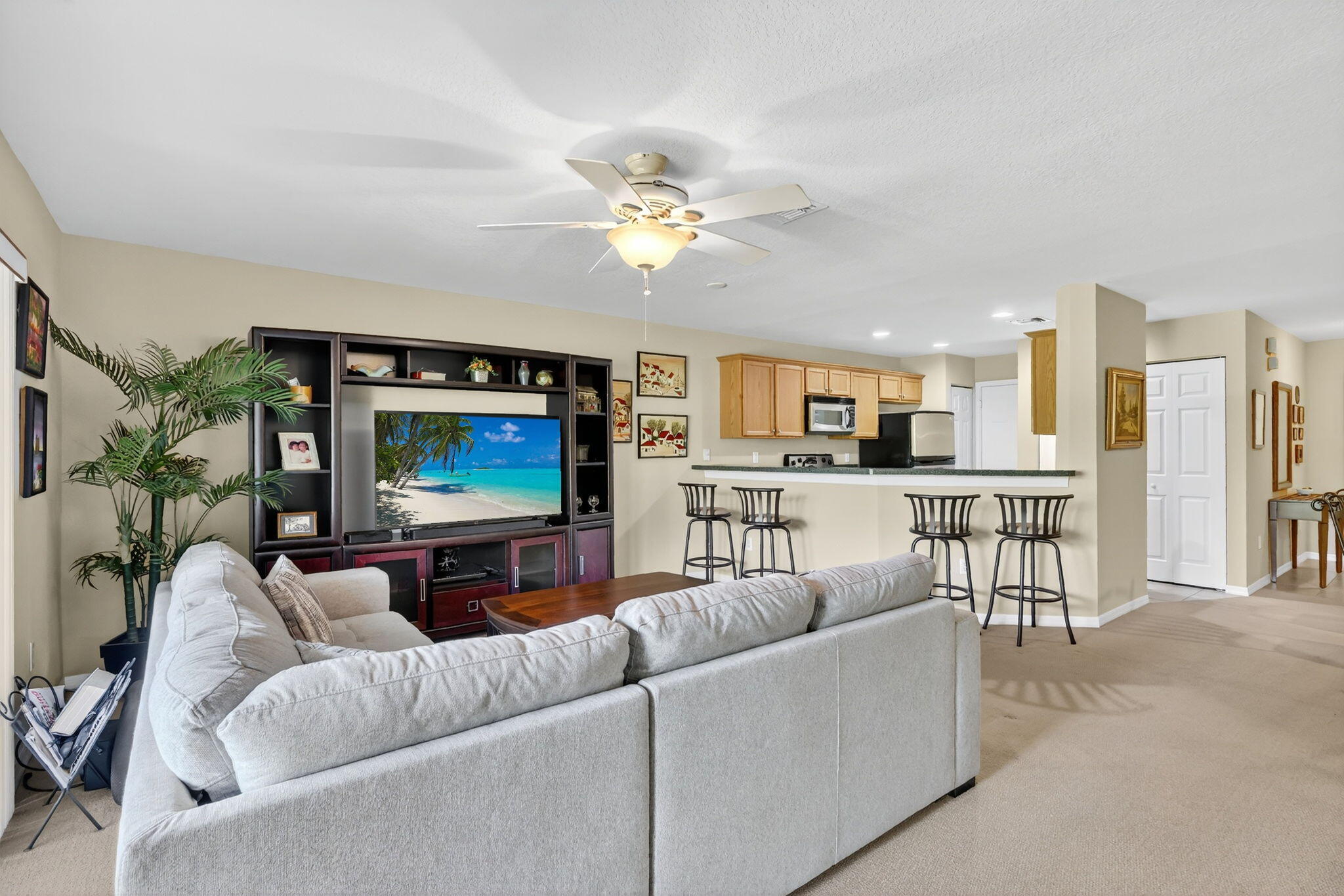 LEXINGTON LAKES - Residential Lease