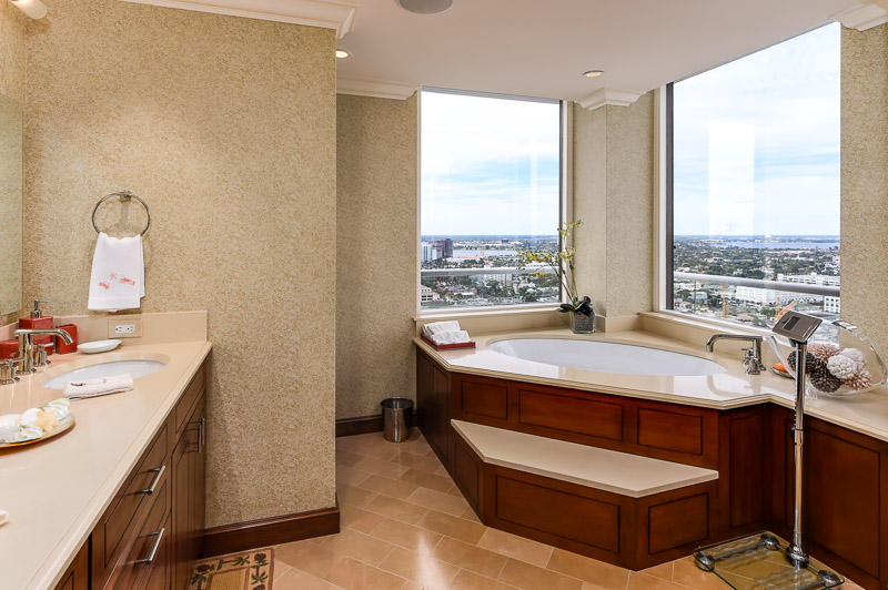 TRUMP PLAZA OF THE PALM B - Residential