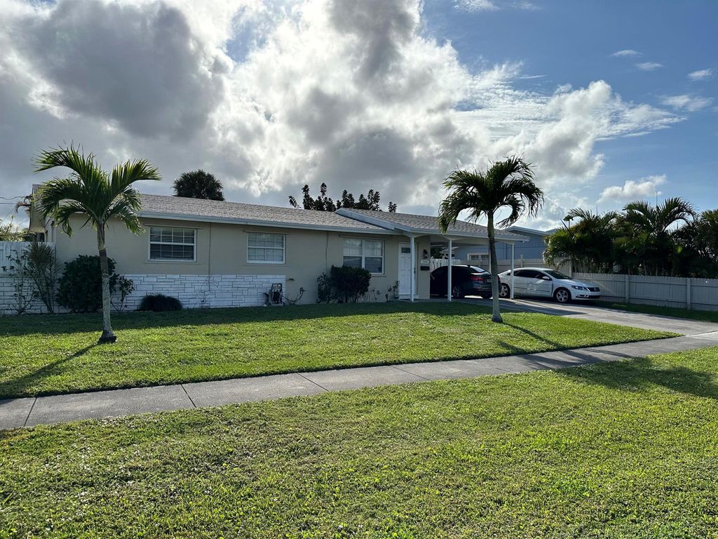 Photo of 3144 Capri Road, Palm Beach Gardens, FL 33410 (MLS # R10965628)