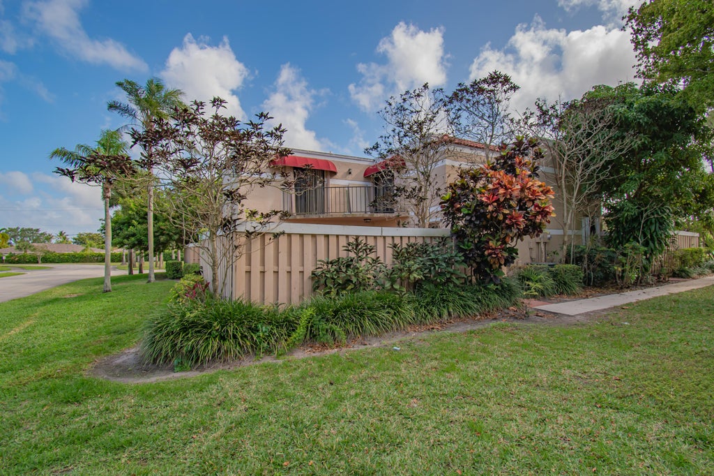 Photo of 4240 Village B Drive #B, Delray Beach, FL 33445 (MLS # R11078292)