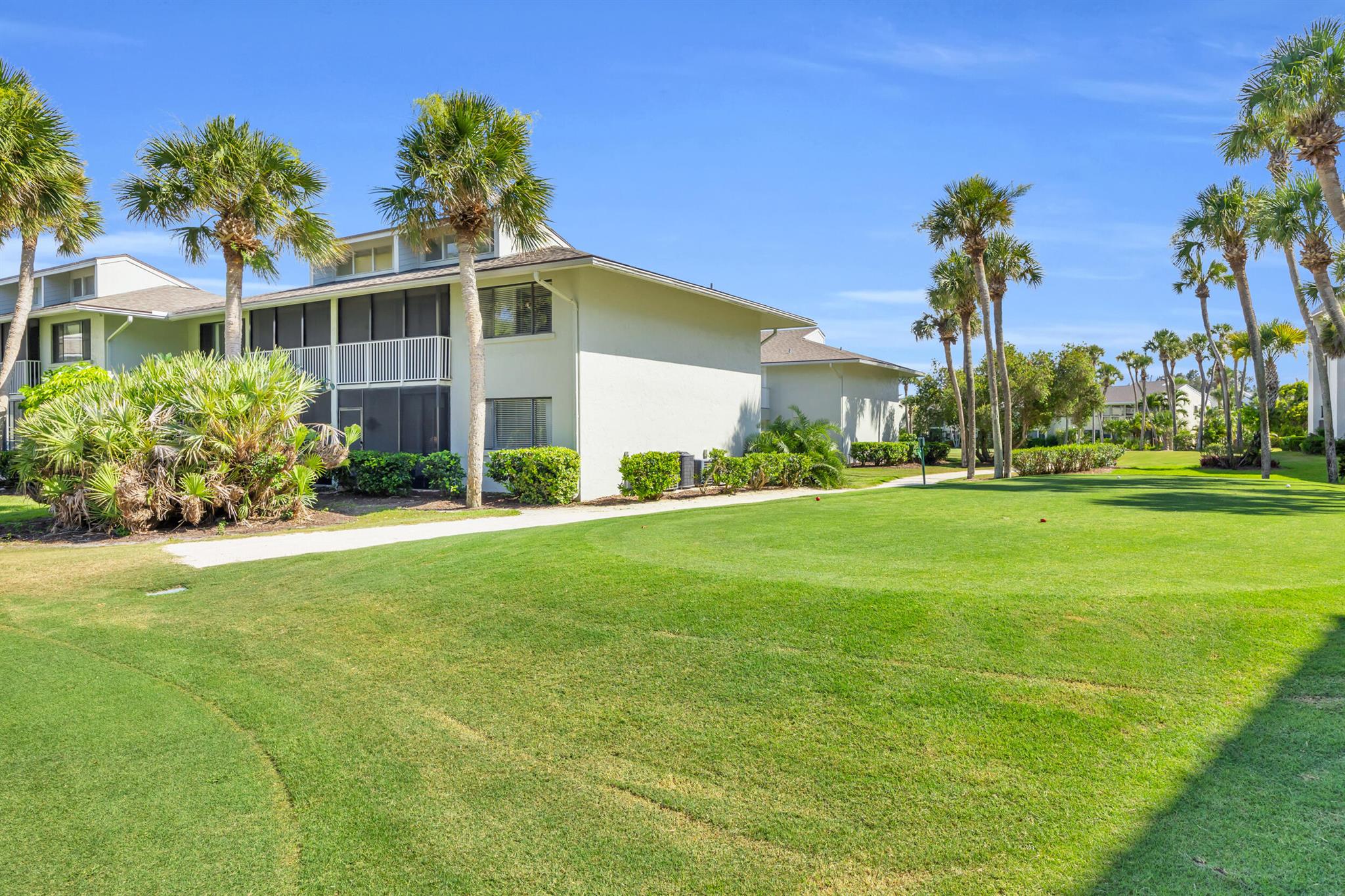 GOLF VILLAS - Residential