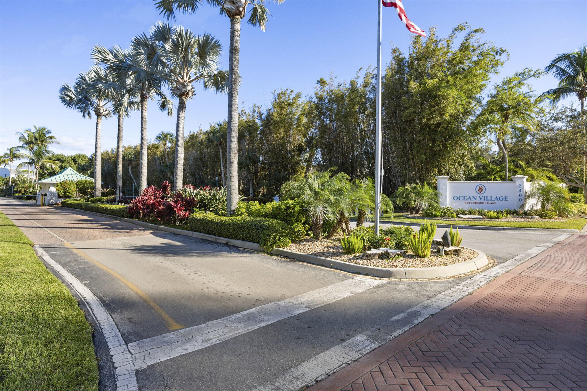 GOLF VILLAS - Residential