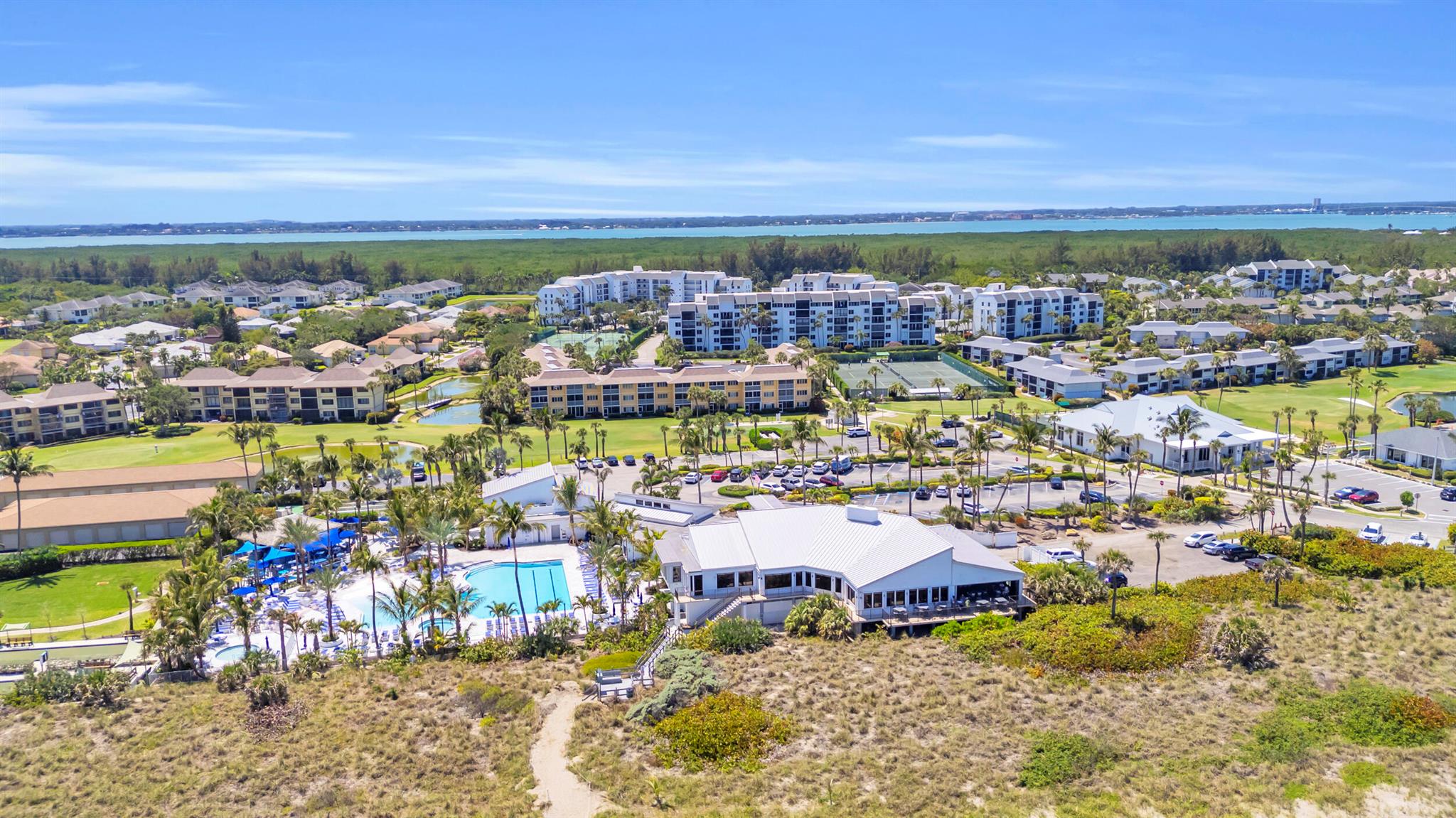 GOLF VILLAS - Residential