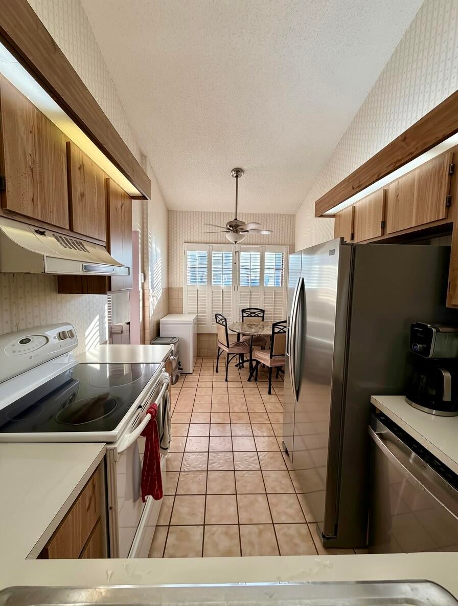Properties 1270 PARKSIDE GREEN Drive D