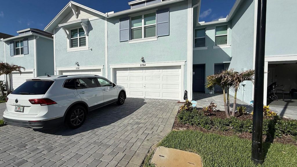 Photo of 5784 SE Edgewater Circle, Stuart, FL 34997 (MLS # B26031218)