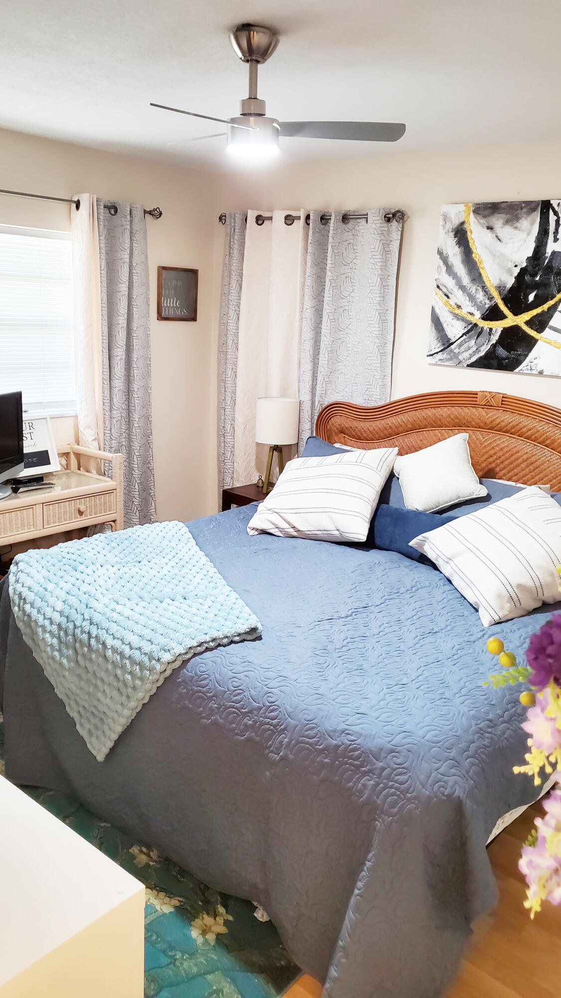 VILLAGE ROYALE ON THE GREEN CONDO - Residential