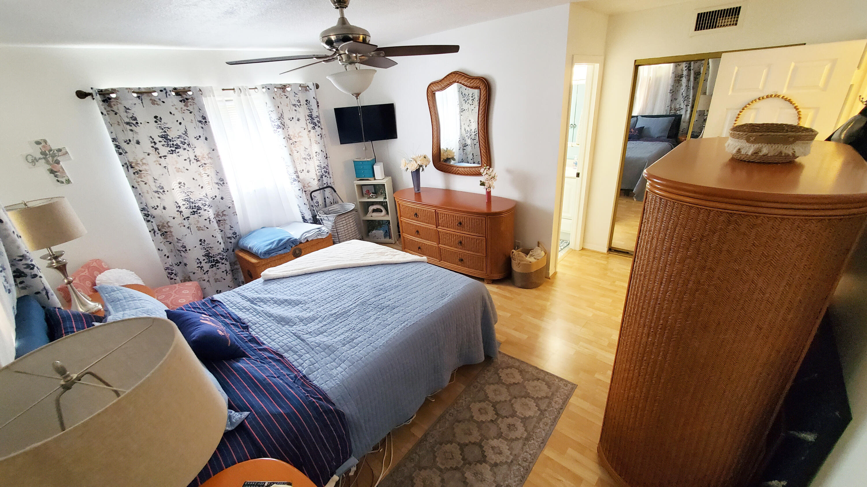 VILLAGE ROYALE ON THE GREEN CONDO - Residential