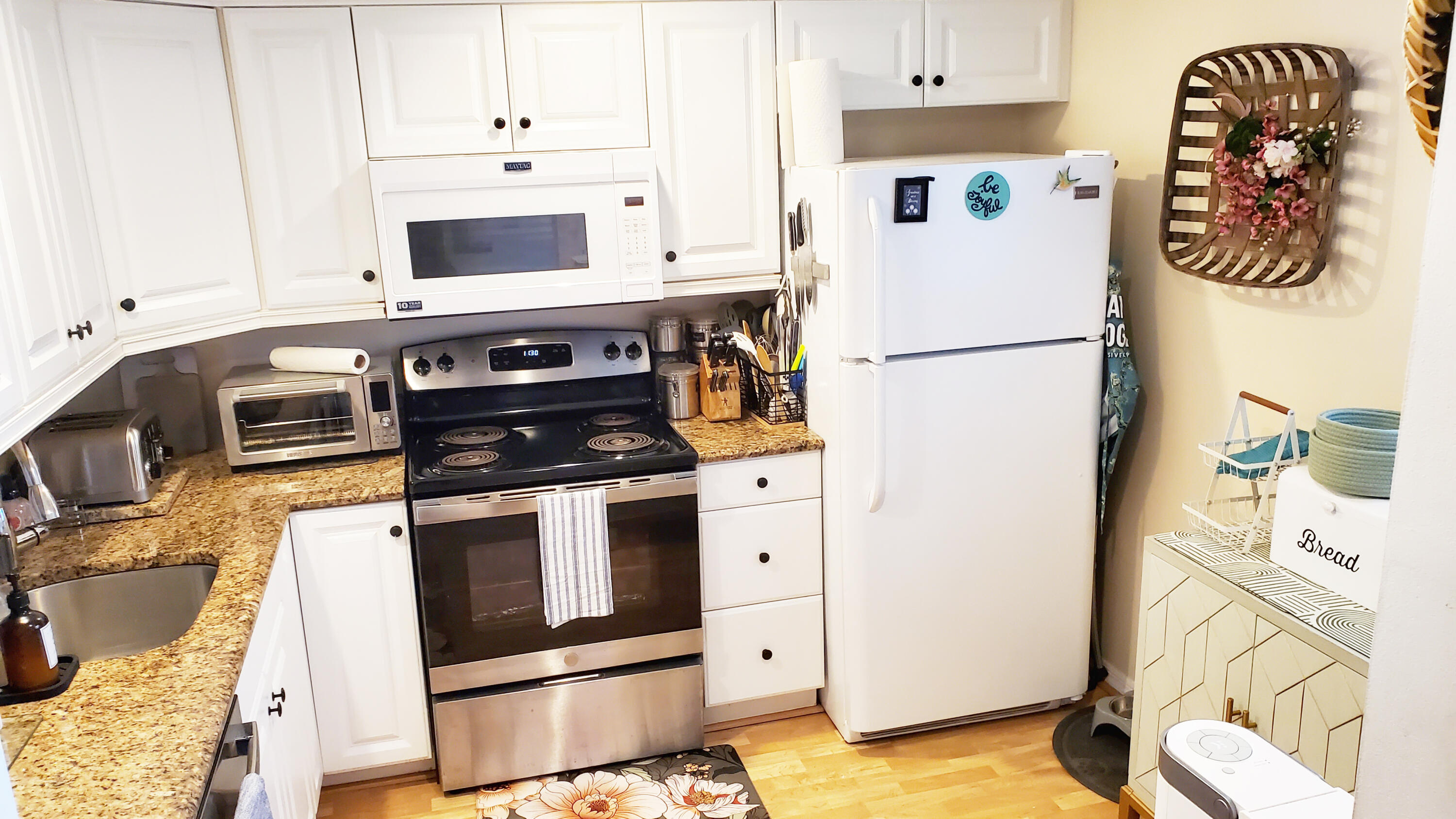 VILLAGE ROYALE ON THE GREEN CONDO - Residential