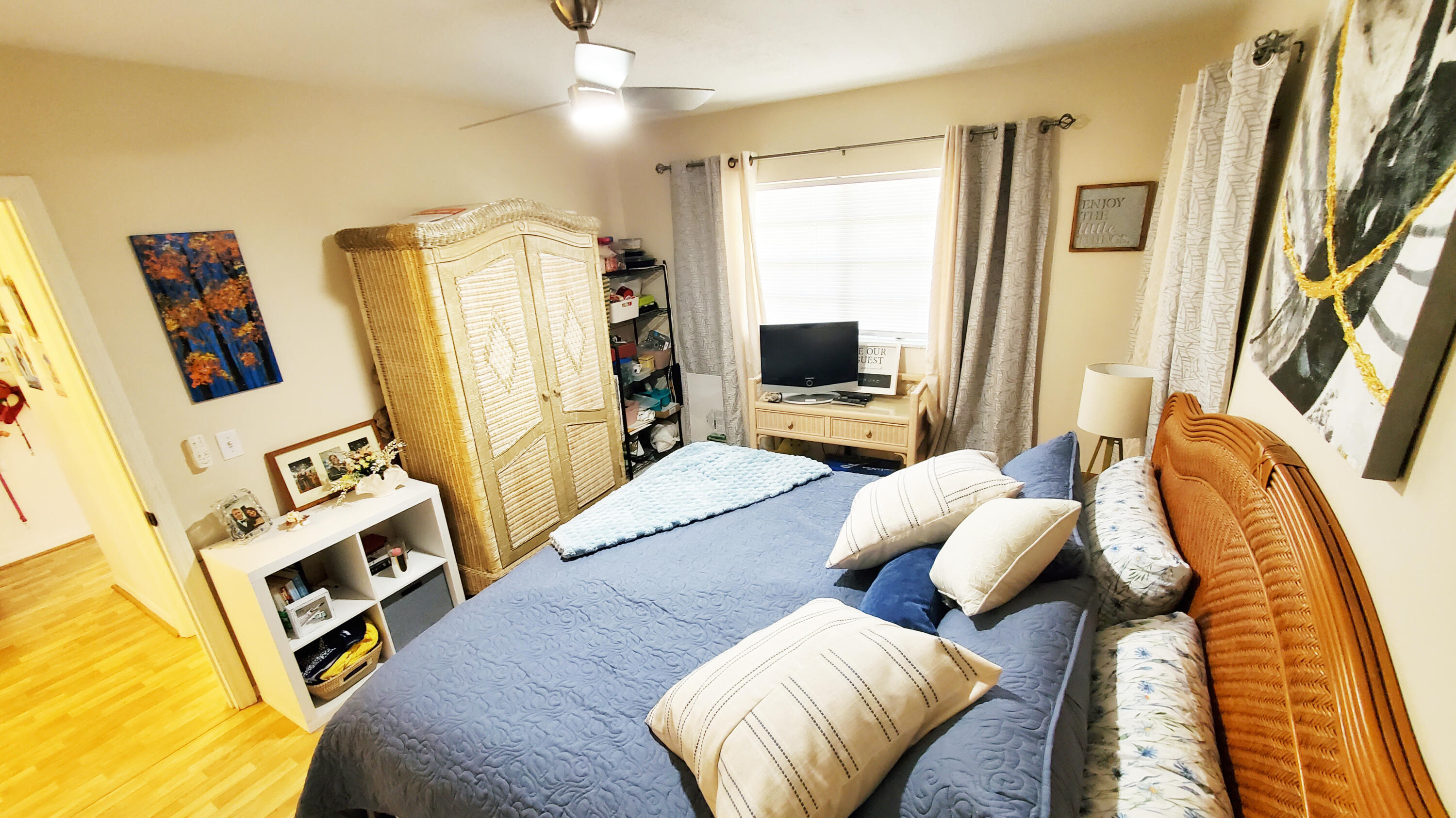 VILLAGE ROYALE ON THE GREEN CONDO - Residential