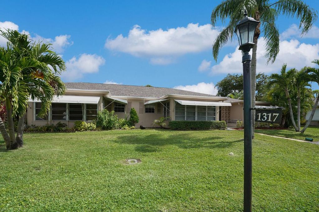 Photo of 1317 High Point Way SE #C, Delray Beach, FL 33445 (MLS # R11069764)