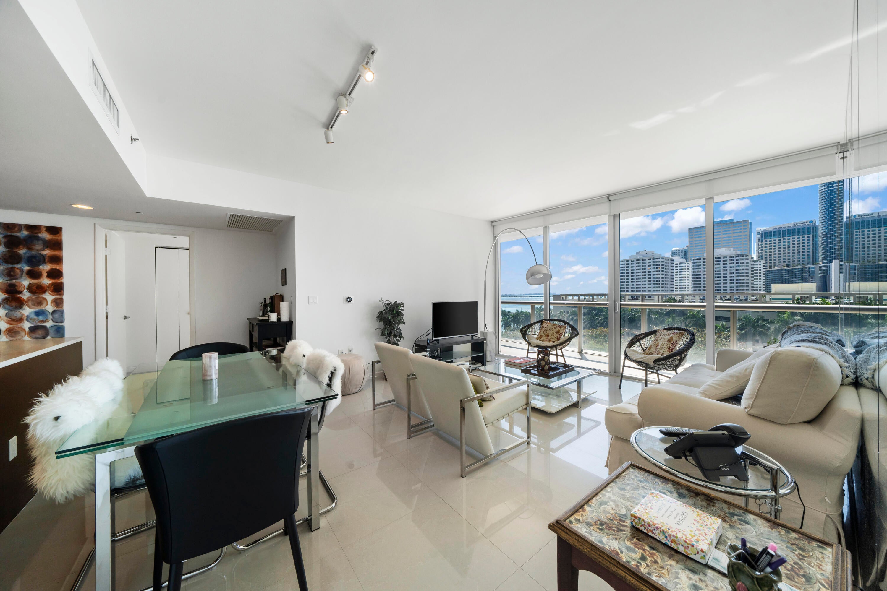 495 BRICKELL Avenue 811