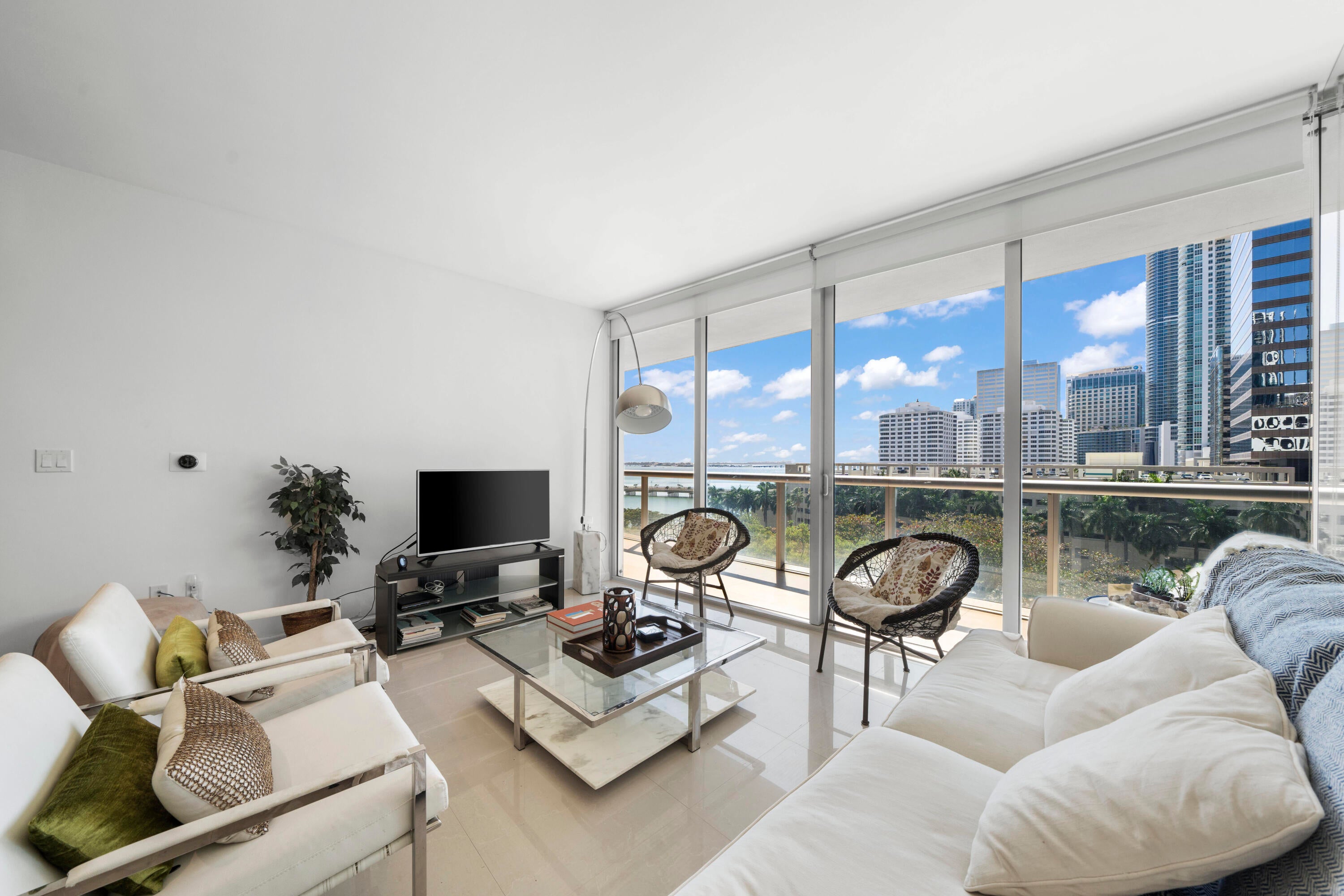 495 BRICKELL Avenue 811