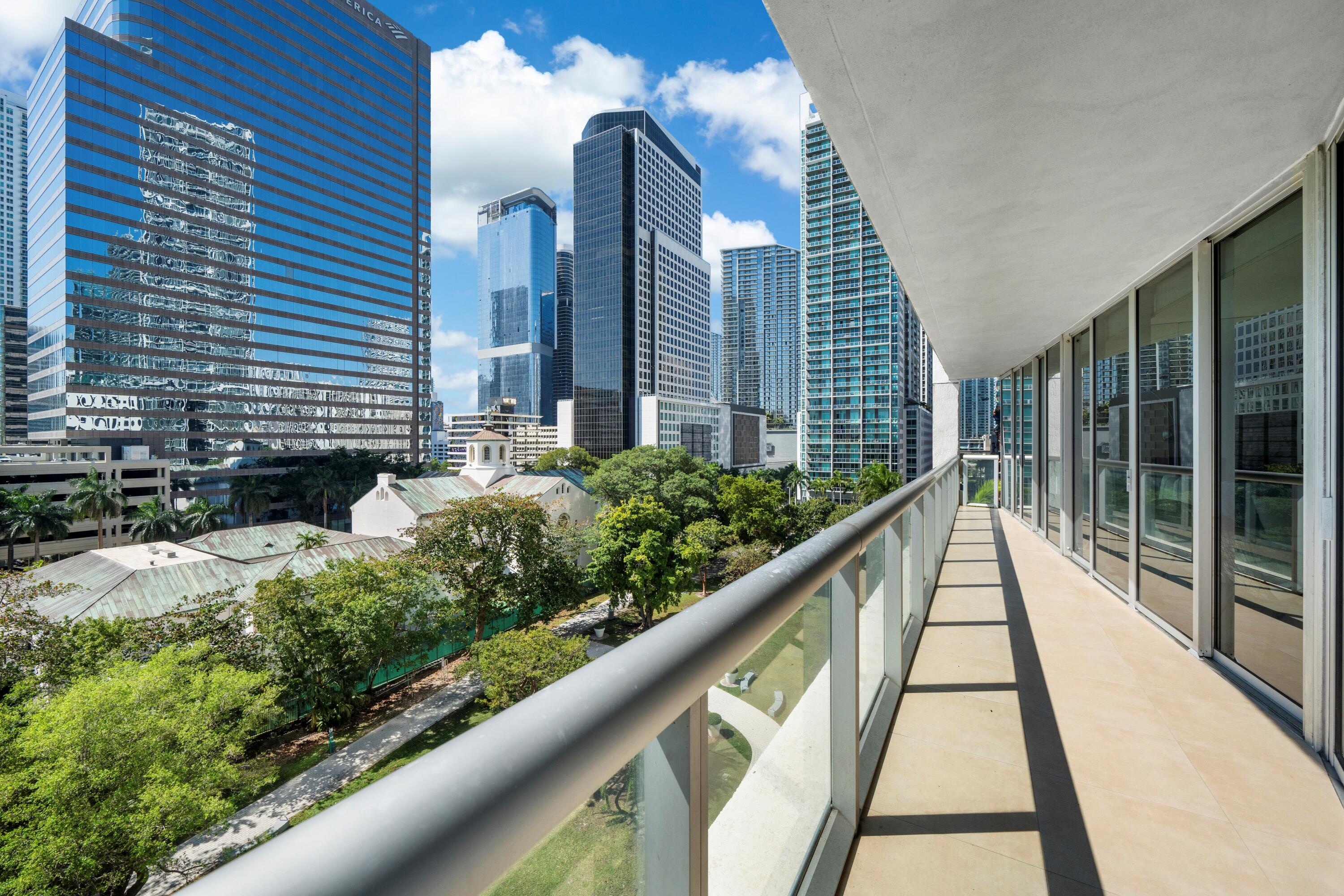 495 BRICKELL Avenue 811
