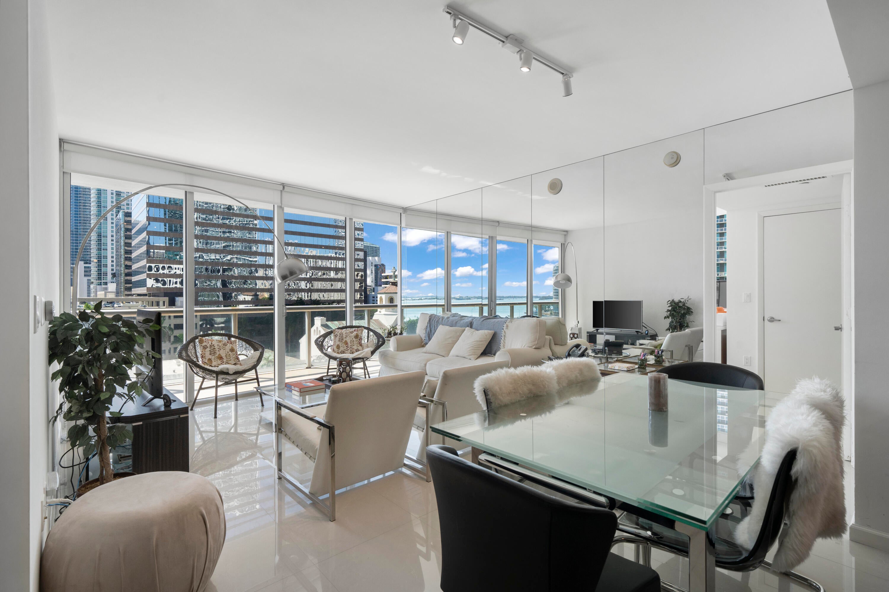 495 BRICKELL Avenue 811
