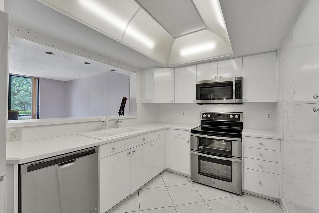 Lakewood Condo - Residential