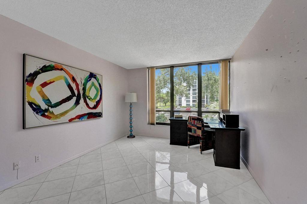 Lakewood Condo - Residential