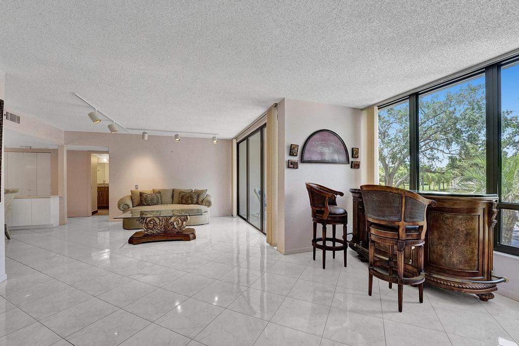 Lakewood Condo - Residential