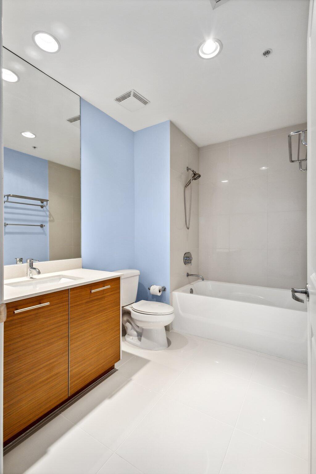 CITY PALMS CONDO - Residential Lease