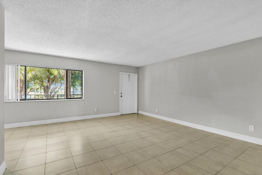 Photo of 112 Meadows Circle, Boynton Beach, FL 33436 (MLS # R11144305)
