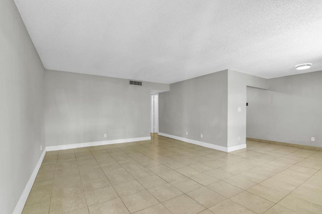 Photo of 112 Meadows Circle, Boynton Beach, FL 33436 (MLS # R11144305)