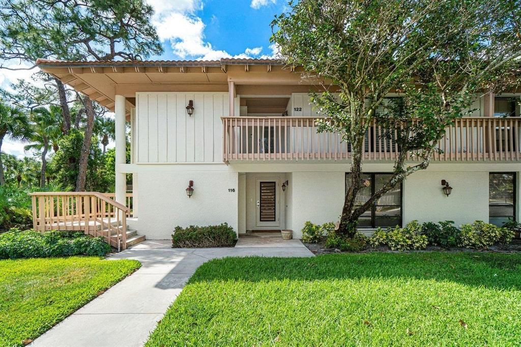 Photo of 116 Brackenwood Road, Palm Beach Gardens, FL 33418 (MLS # R10699595)