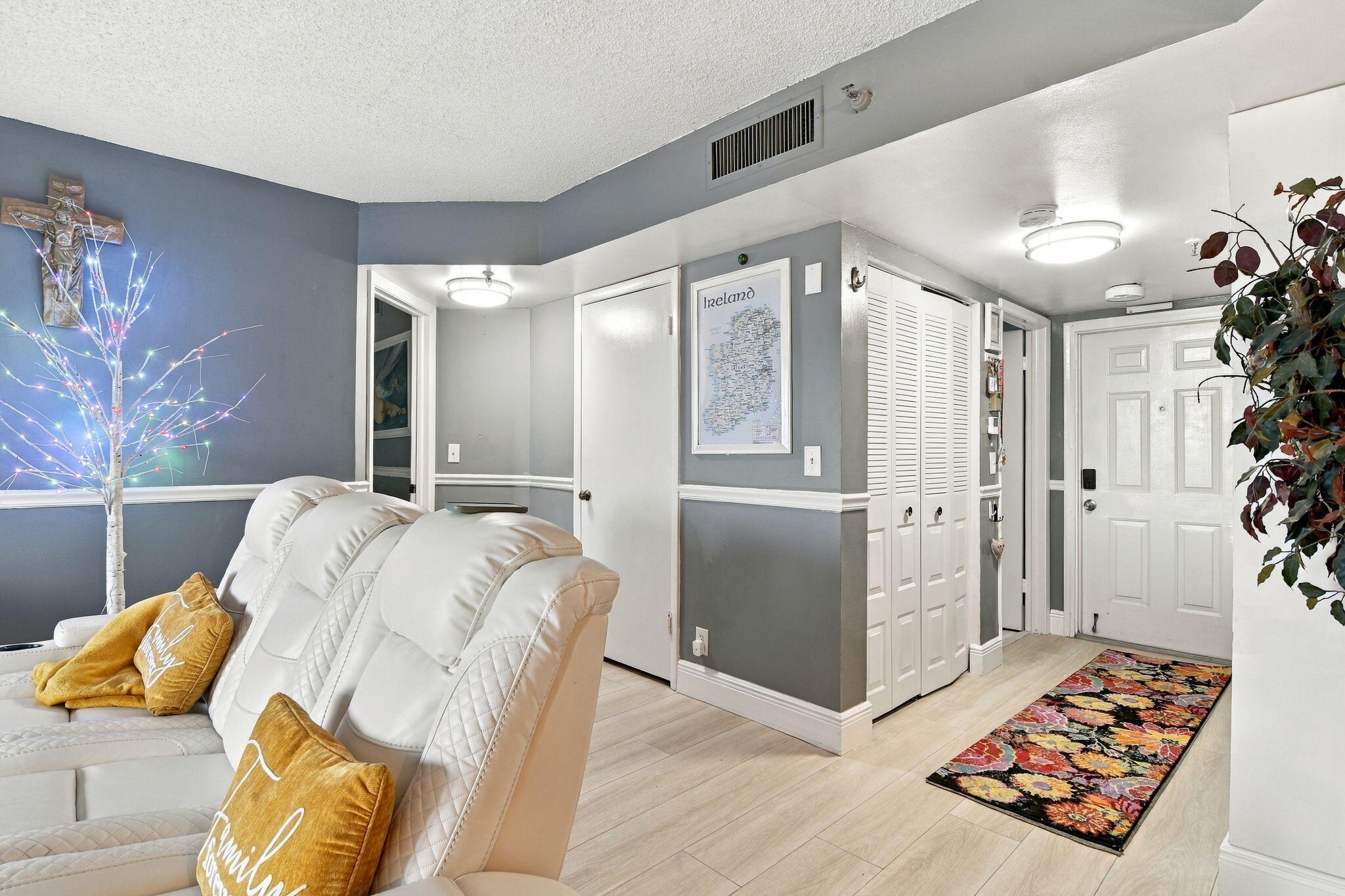 3465 Via Poinciana 405