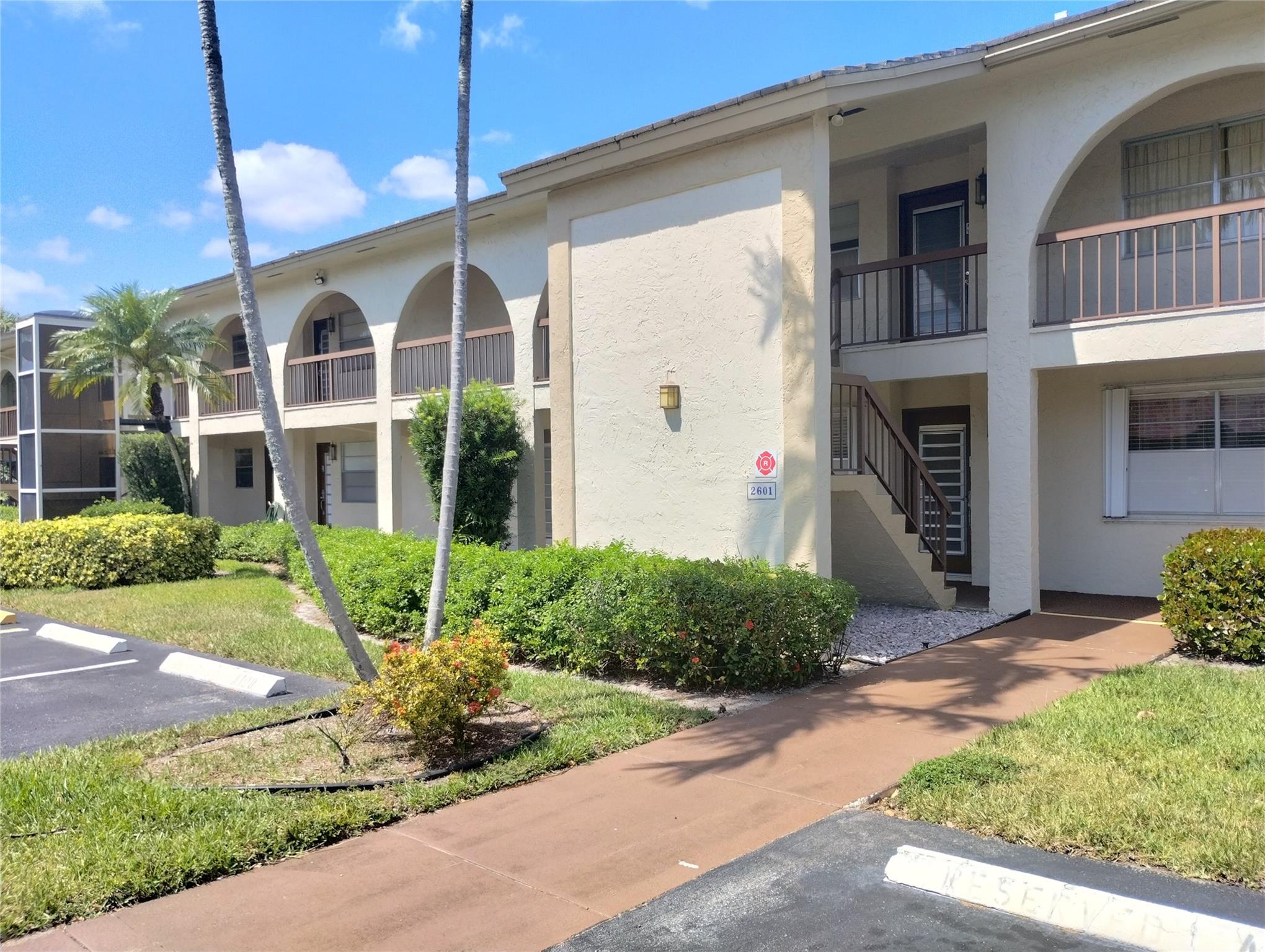 CHARMING 1ST FL GARDEN UNIT IN PRISTINE CONDITION! FULL HURRICANE PROTECTION. LARGE WOOD PLANK WATERPROOF LAMINATE FLOORS CREATES A WARM ATMOSHERE. TEXTURED KNOCKDOWN WALLS. EAT-IN KITCHEN OPEN TO THE DINING/LIVINGROOM. APPLIANCES 20221 BATHROOM VANITES & TOILETS ARE UPDATED. ALL WINDOWS HAVE 2" WHITE BLINDS. THE INVITING PATIO IS ENCLOSED & SURROUNDED BY PEACEFUL GREENERY. LOW MAINTNENCE MAKES THIS EVEN MORE DESIREABLE! WYNMOOR LIFESTYLE INCLUDES SWIMMING, DANCING, SINGING, BILLIARDS, BOCCE BALL, PICKLEBALL,TENNIS & GOLF AS WELL AS CLUBS & CLASSES GALORE, A THEATRE FOR MOVIES & LIVE SHOWS & A STATE OF THE ART FITNESS CENTER. FREE SHUTTLE BUSES ARE AVAILABLE TO TRAVEL IN & OUT OF THIS GATED COMMUNITY. WE HAVE A RESTAURANT & DR'S OFFICE ONSITE. TAKE ADVANTAGE OF THIS BUYERS MARKET NOW!