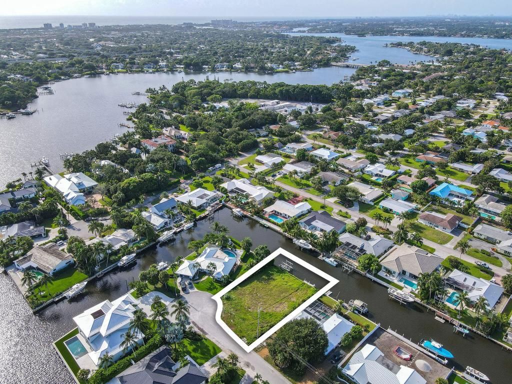 Photo of 24 Leeward Circle, Tequesta, FL 33469 (MLS # R11045513)