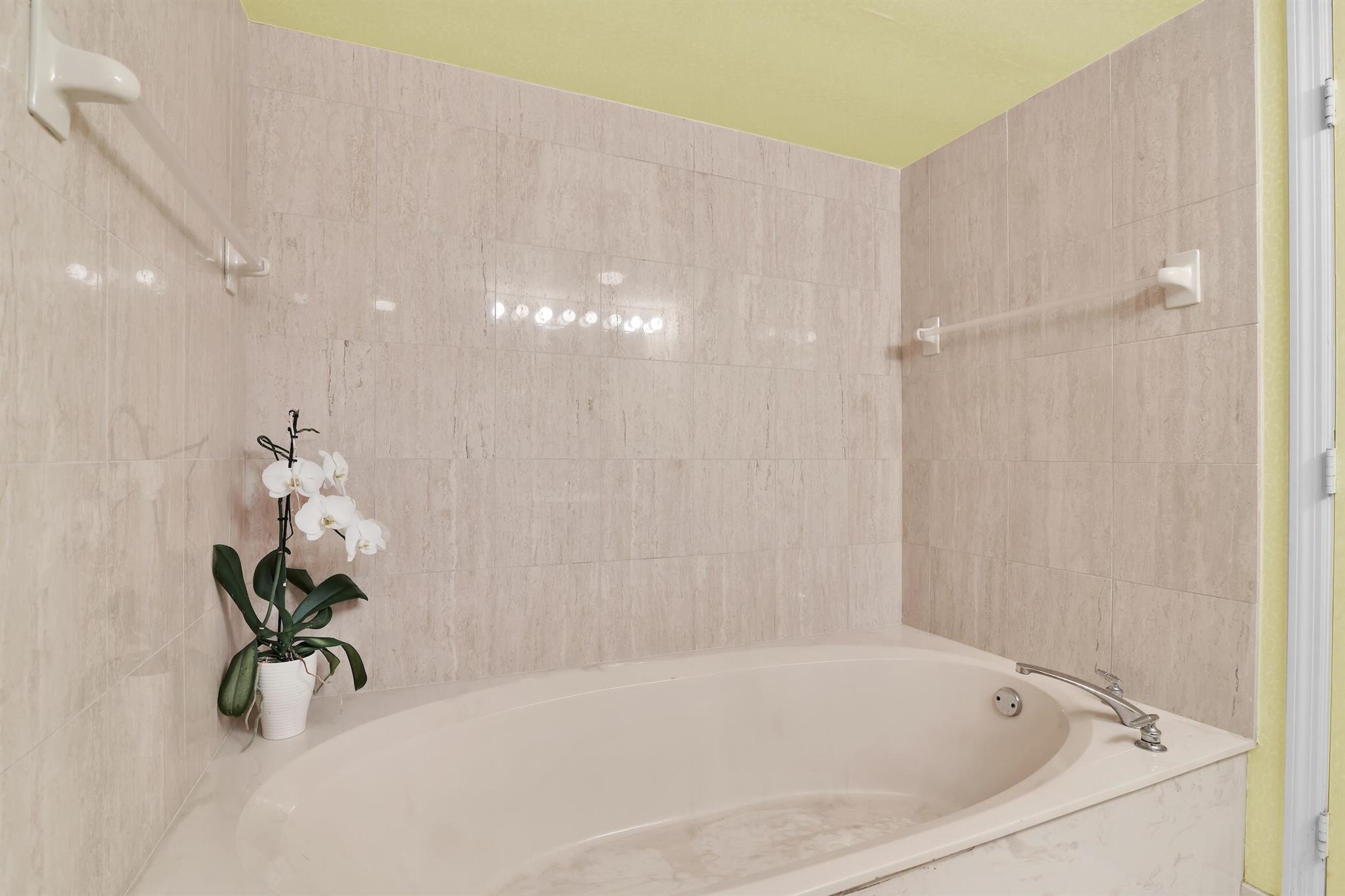 MIZNER COURT CONDO - Residential