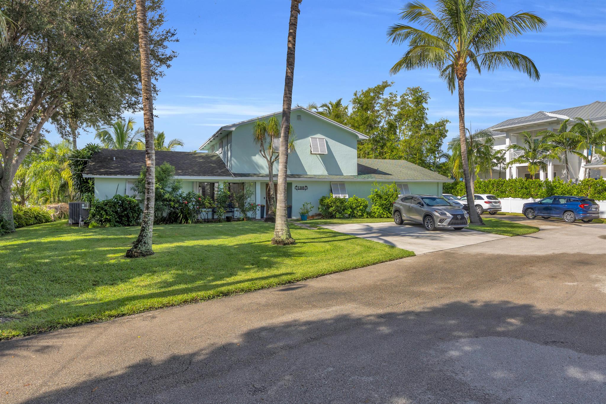 1305 Peninsular Road