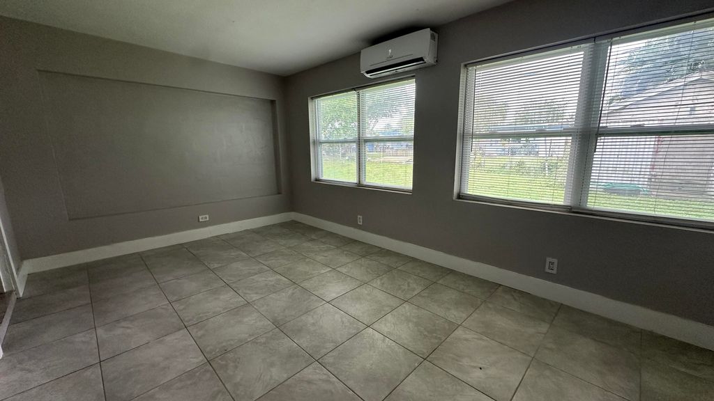 Photo of 1100 SW 28th Street #4, Fort Lauderdale, FL 33315 (MLS # B26023967)
