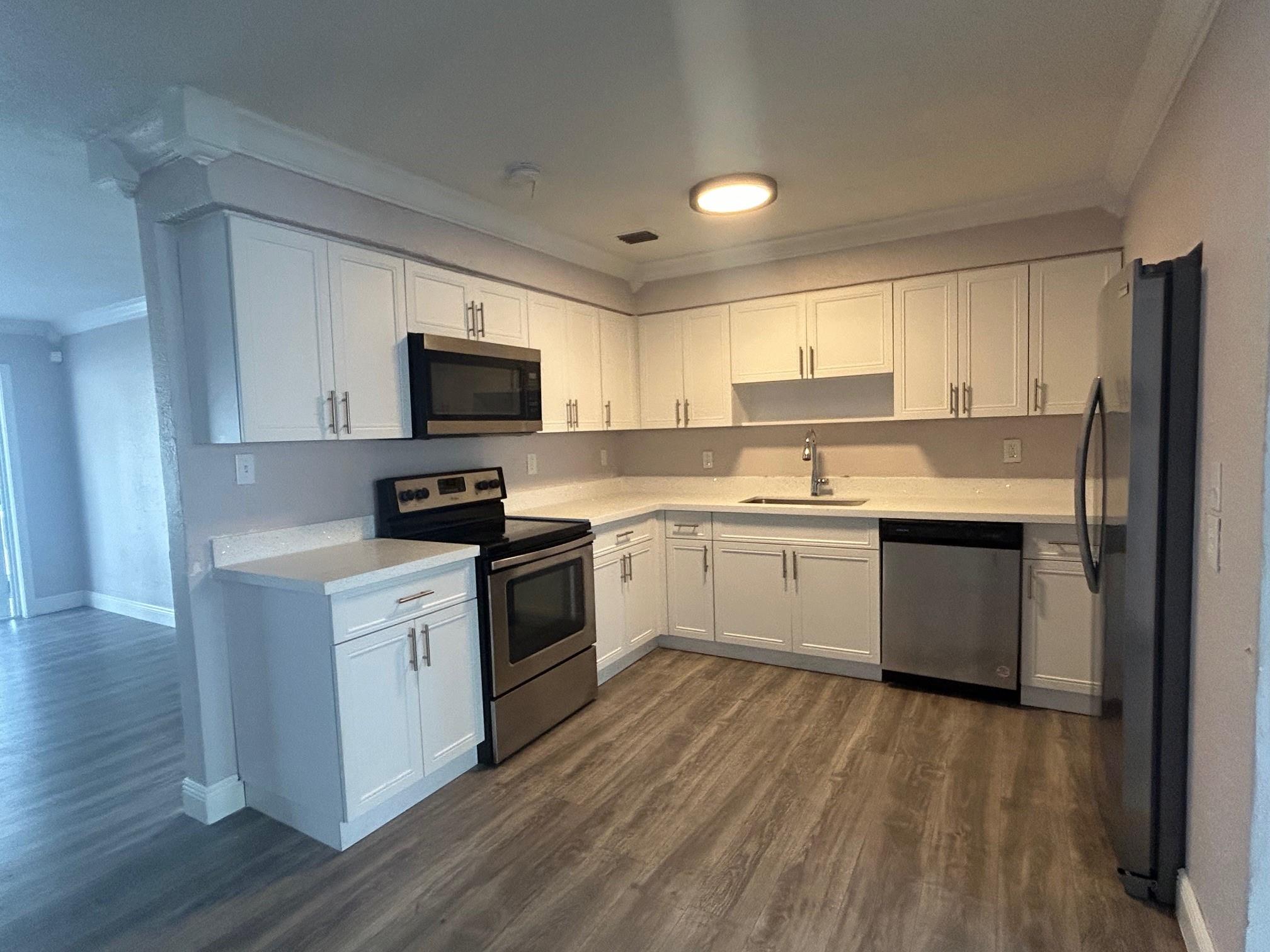 6830 Thomas St, Hollywood, FL, 33024/$465,000 3 6830 Thomas St