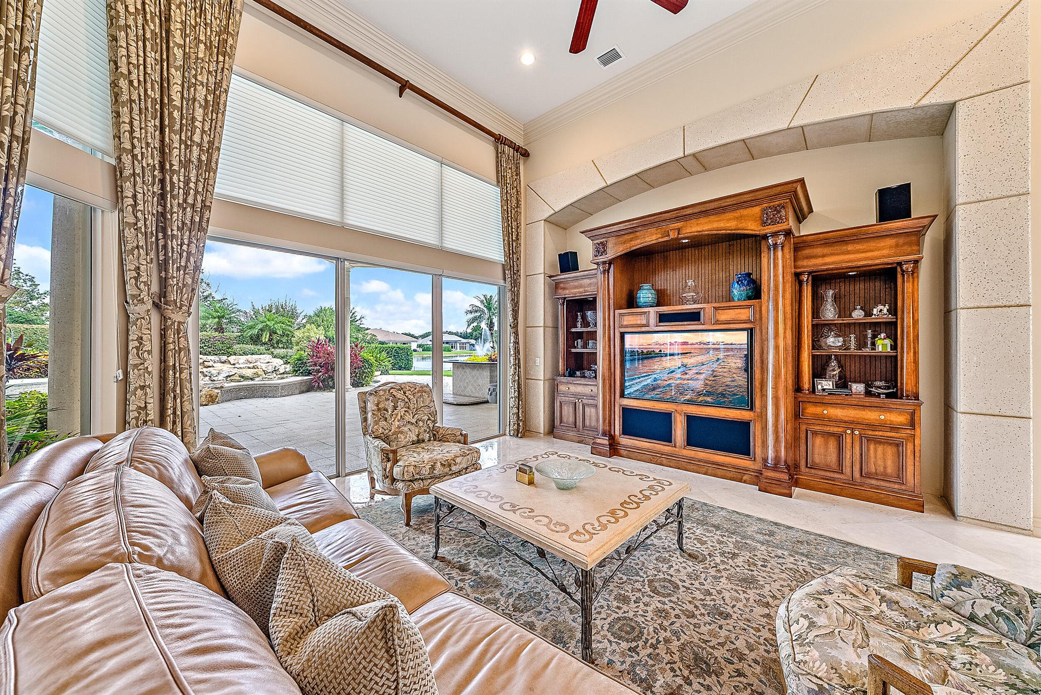 JUPITER HILLS VILLAGE - Residential