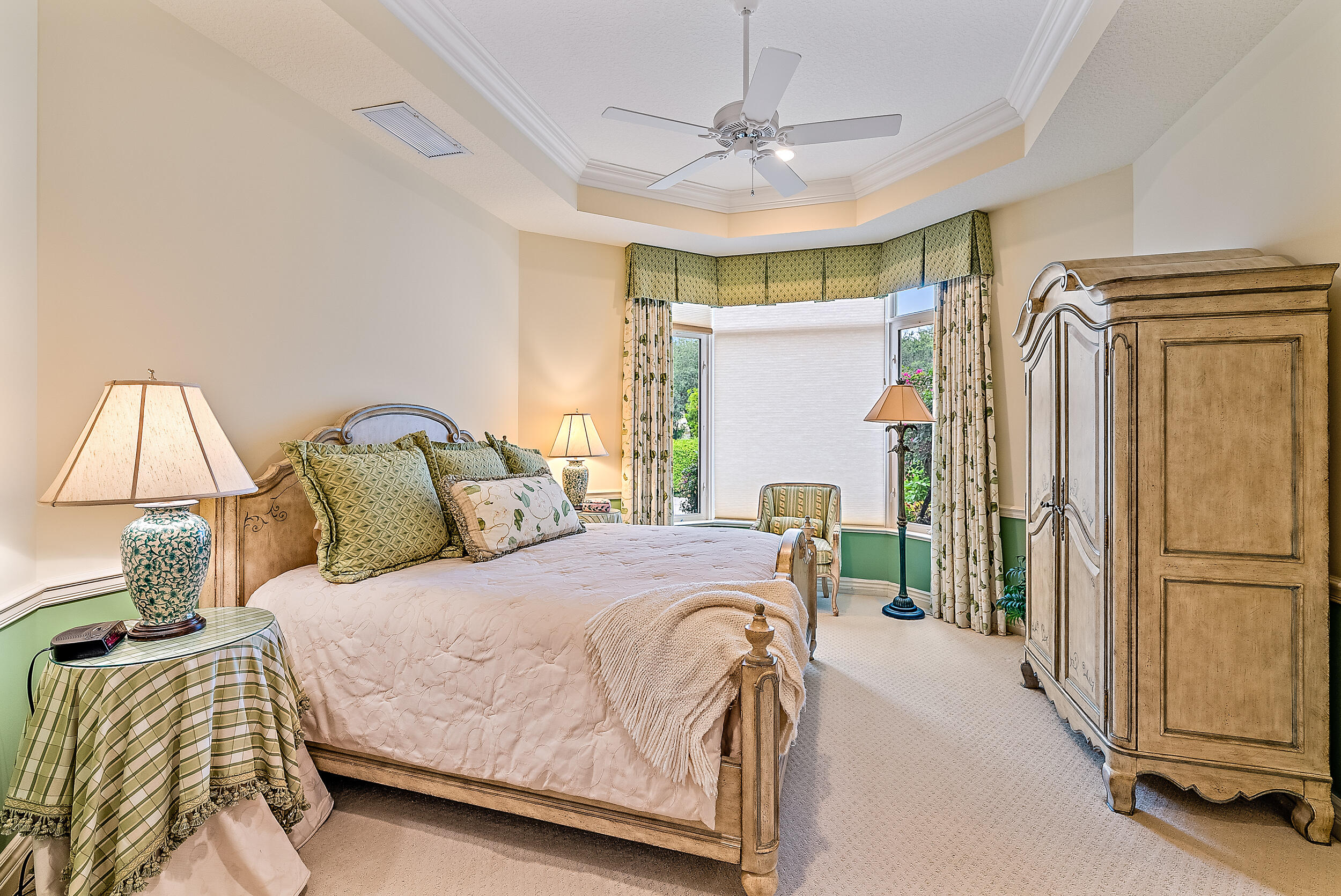 JUPITER HILLS VILLAGE - Residential