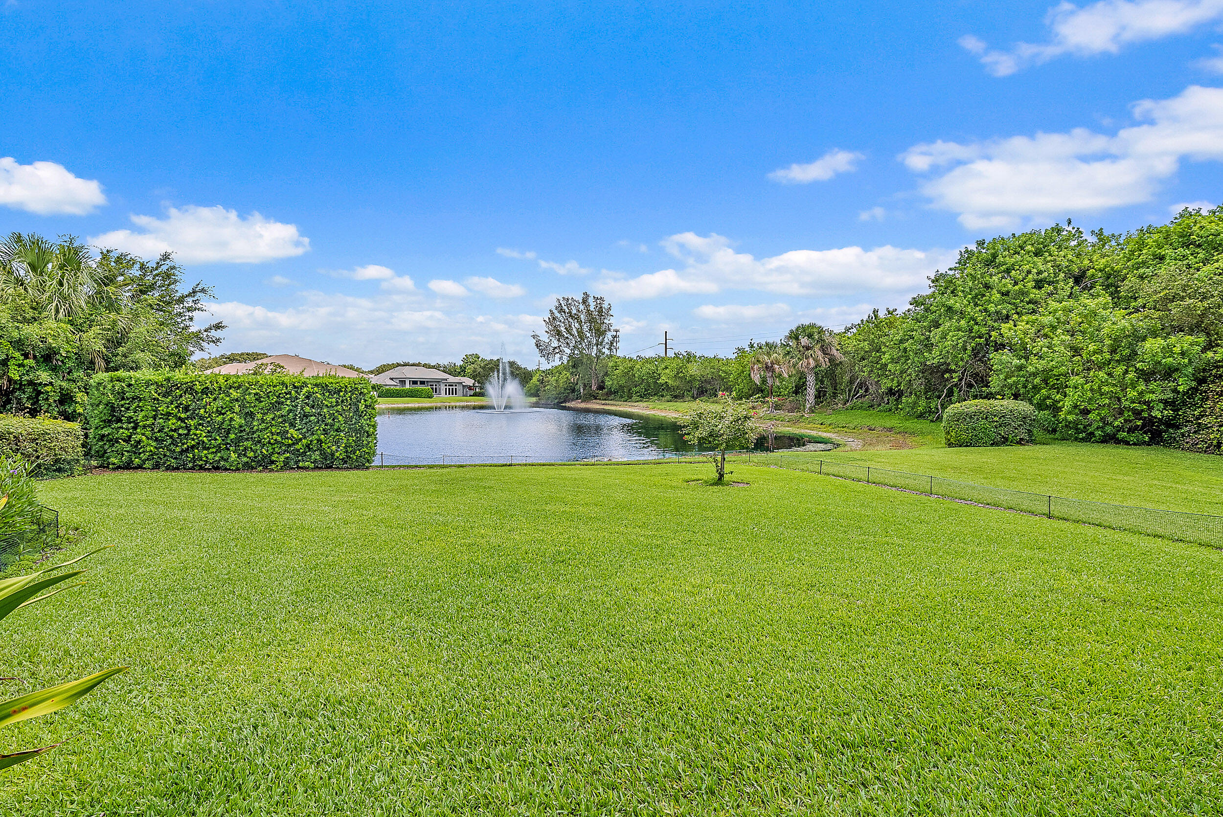 JUPITER HILLS VILLAGE - Residential